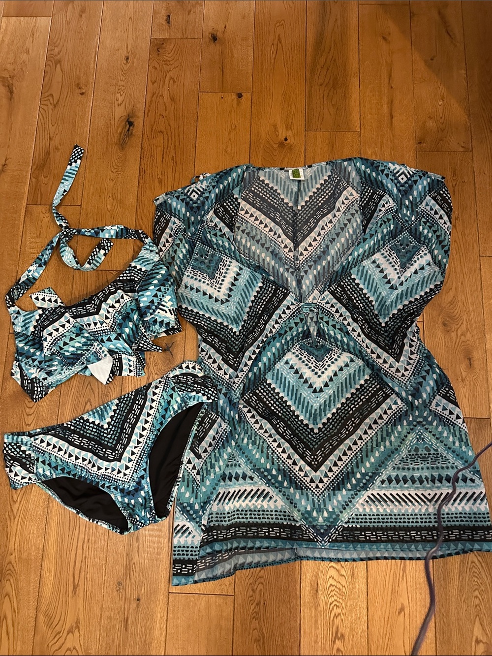Women’s Teal & Black Geometric Swim Cover-Up with Matching Bikini 14-16 0X